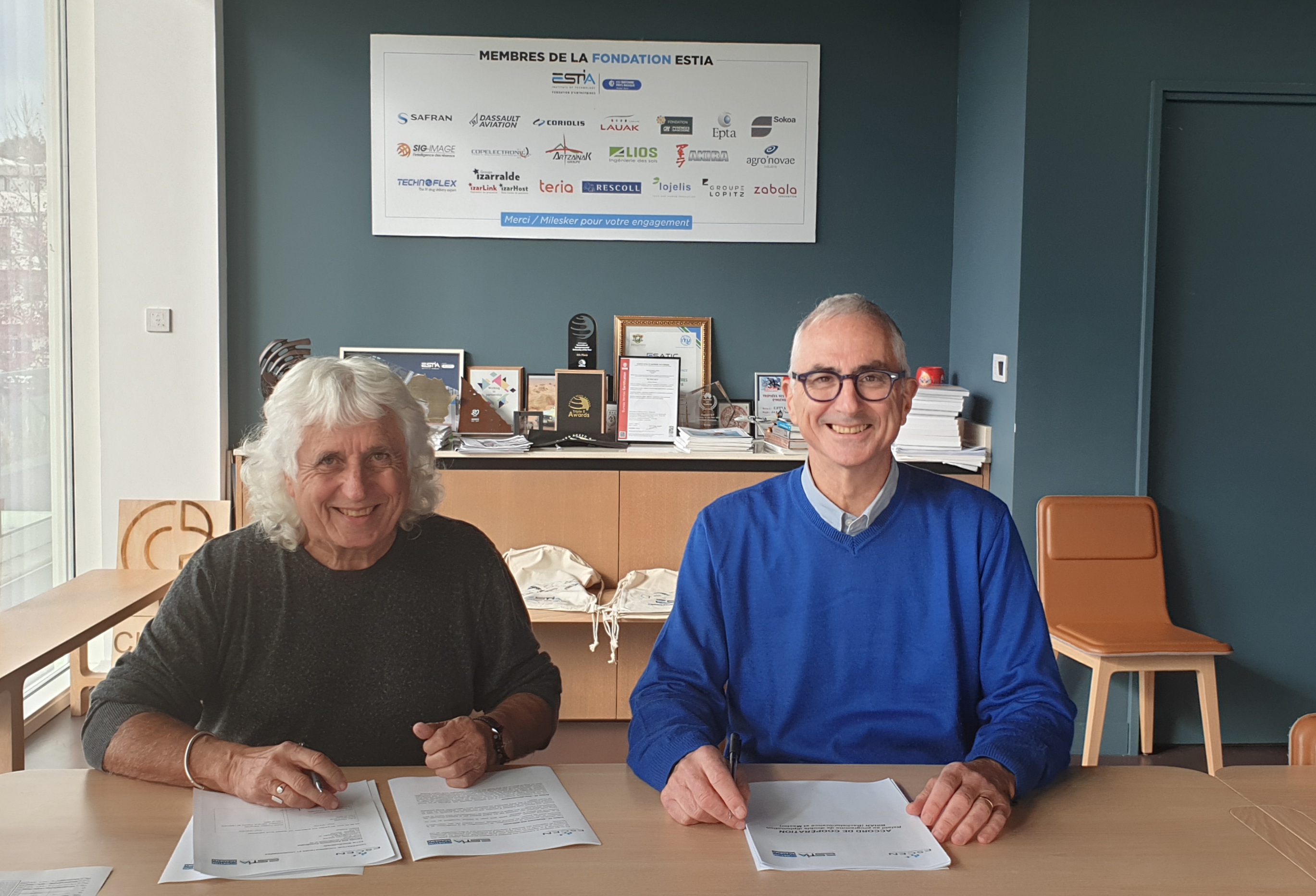 signature-accord-escen-datum-academy